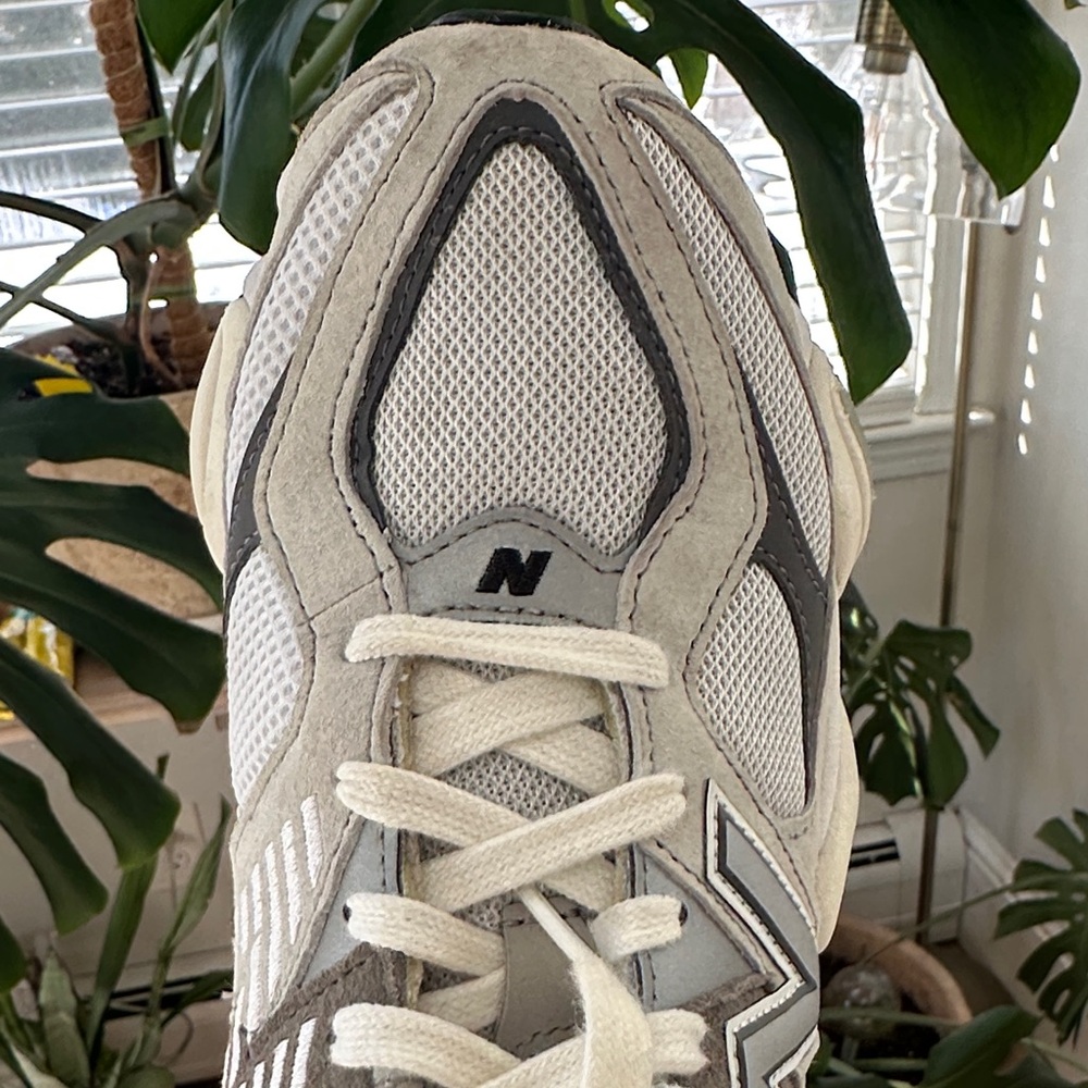 New Balance Women's Beige and Gray Sneakers 9060 W10.5 - Picture 6 of 7